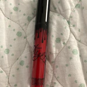 Kylie Jenner Matte Liquid Lipstick color: Mary Jo